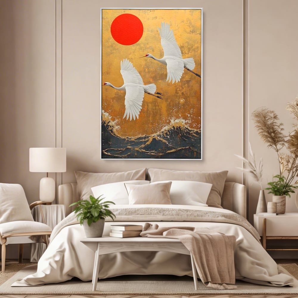 Tablou canvas cu tablou canvas cu doi cocori, in rama de aluminiu argintiu, pe perete intr-un dormitor
